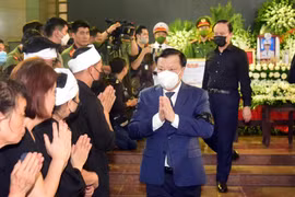 Bí thư Thành ủy Hà Nội viếng 3 liệt sĩ Công an hy sinh anh dũng, chia buồn sâu sắc với các gia đình