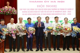 Bí thư Thành ủy Vương Đình Huệ biểu dương cán bộ quá tuổi tái cử tự nguyện xin nghỉ