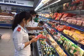 Nỗi lo an toàn thực phẩm dịp cuối năm: Hà Nội yêu cầu phải công khai các vụ vi phạm