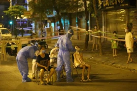 Hà Nội thêm 9 ca Covid-19 sáng 9-8, một ca nguy kịch đi cấp cứu phát hiện dương tính