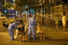 Hà Nội thêm 9 ca Covid-19 sáng 9-8, một ca nguy kịch đi cấp cứu phát hiện dương tính