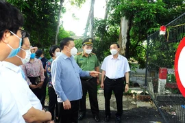 Hà Nội chính thức cấp giấy đi đường từ sáng nay, “đóng cứng” 30-35 lối đi vào Vùng 1