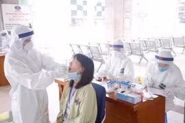 Bị chấn chỉnh, Bộ Y tế yêu cầu miễn phí xét nghiệm Covid-19 cho người bệnh đến bệnh viện công