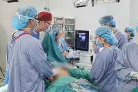 Cô gái 19 tuổi ngất xỉu sau tiêm filler làm đẹp, suýt phải cắt bỏ cả hai bầu ngực