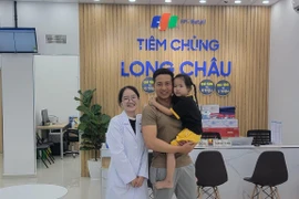Bé gái bị hóc kẹo suýt tắc đường thở, may mắn được đưa vào FPT Long Châu cấp cứu kịp thời