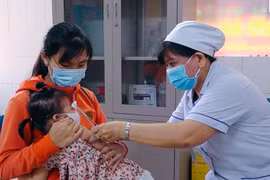 Thiếu vaccine sởi, nhà cung cấp có sẵn trong kho nhưng không cấp được vì... vướng thủ tục 