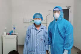 Hiếm muộn 11 năm mới mang thai, mẹ con sản phụ mắc Covid-19 được cứu sống thần kỳ