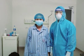 Hiếm muộn 11 năm mới mang thai, mẹ con sản phụ mắc Covid-19 được cứu sống thần kỳ