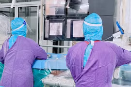 Cứu sống nam thanh niên nhiễm Covid-19 ho ra máu ồ ạt trên nền bệnh lao phổi