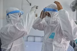 Nguồn lây Covid-19 tại BV Bệnh Nhiệt đới Trung ương có khả năng từ người bệnh đến khám?