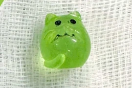 Bé gái nhập viện vì nhét đồ chơi túi mù vào vùng kín