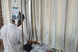 Tám người nhập viện cấp cứu sau khi ăn cá chình ở nhà hàng