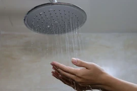 Hà Nội: Bé trai 10 tuổi tử vong trong nhà tắm, nghi bị rò điện từ bình nóng lạnh