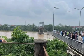 Sập cầu Phong Châu: Thủ tướng chỉ đạo Phó Thủ tướng và lãnh đạo 3 Bộ đến ngay hiện trường