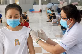 Bộ Y tế lần đầu "điểm danh" các tỉnh, thành phố có tỷ lệ tiêm vaccine Covid-19 thấp