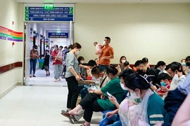 Hàng trăm trẻ nhỏ bị hen phế quản, lên cơn hen cấp tính nhập viện do nồm ẩm