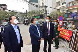 Bí thư Thành ủy Hà Nội kiểm tra phòng Covid-19 tại Tây Hồ: Phải cấp tốc tìm nguồn lây của BN2229