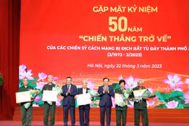 Hà Nội kỷ niệm 50 năm ''Chiến thắng trở về'', gặp mặt 552 chiến sĩ cách mạng bị địch bắt tù đày