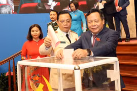 Công bố 16 đồng chí được bầu vào Ban Thường vụ Thành ủy Hà Nội khóa XVII