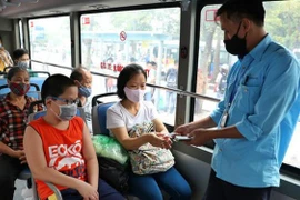Hà Nội sẽ xét nghiệm toàn bộ lái xe, nhân viên soát vé xe buýt