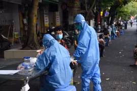 Hà Nội phát hiện thêm 5 ca Covid-19 cộng đồng ở 3 quận, đều tiếp xúc rất nhiều người