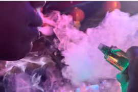 Hút thuốc lá điện tử thâu đêm tại quán bar, thanh niên 32 tuổi suýt tử vong