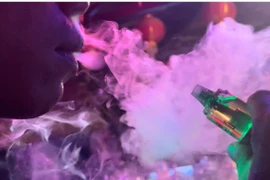 Hút thuốc lá điện tử thâu đêm tại quán bar, thanh niên 32 tuổi suýt tử vong