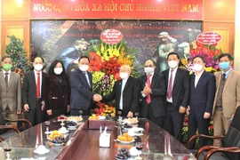 Lãnh đạo Thành ủy Hà Nội mong bà con giáo dân đồng hành chống dịch trong dịp Giáng sinh