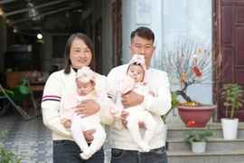 Mùa xuân đặc biệt của cặp vợ chồng 12 năm “tìm con”