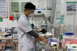 Chính phủ yêu cầu khẩn trương đấu thầu thuốc tập trung từ cấp trung ương đến địa phương