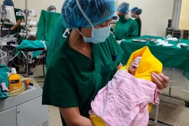 Hà Nội: Đỡ đẻ thành công cho sản phụ có phủ tạng đảo ngược, trái tim bên phải rất hiếm gặp