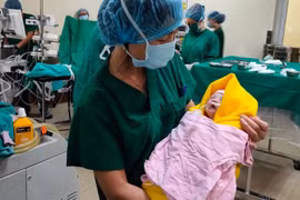 Hà Nội: Đỡ đẻ thành công cho sản phụ có phủ tạng đảo ngược, trái tim bên phải rất hiếm gặp
