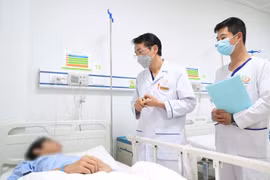 Nam trung niên 49 tuổi ở Hà Nội phải cắt bỏ tinh hoàn do tự dùng thuốc