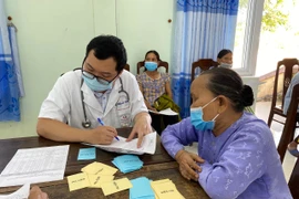 Số mắc Covid-19 giảm xuống dưới mốc 500 ca/ ngày, chỉ còn 17 ca nặng