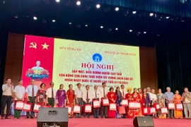 Hà Nội biểu dương 100 người cao tuổi vận động con cháu thực hiện tốt chính sách dân số