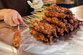 Hà Nội sẽ kiểm tra các quán bán "xiên bẩn", đồ ăn nhanh quanh trường học