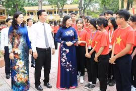 Lãnh đạo Hà Nội dự lễ khai giảng năm học mới tại các trường ở Đan Phượng, Ba Đình, Thanh Xuân...
