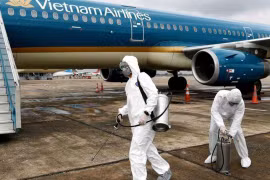 Phát hiện một người nghi mắc Covid-19 trên chuyến bay từ Nội Bài vào TP HCM 