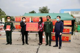 Hà Nội trao tặng Hải Dương 2 tỷ đồng và 50.000 khẩu trang y tế hỗ trợ chống dịch Covid-19