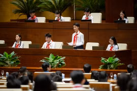 Các đại biểu Quốc hội trẻ em chất vấn về bạo lực học đường và tác hại thuốc lá