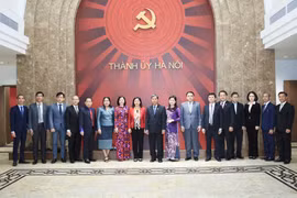 Đoàn đại biểu Quốc hội Lào và Hà Nội trao đổi, chia sẻ kinh nghiệm hoạt động của cơ quan dân cử