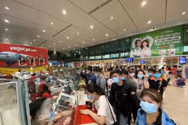 Ca Covid-19 ở Tân Sơn Nhất là nhân viên bốc xếp hành lý, sân bay vẫn hoạt động bình thường