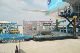 Mới: Nhân viên y tế, giáo viên, người trên 65 tuổi... được ưu tiên và miễn phí tiêm vaccine Covid-19