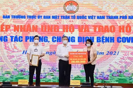 Bảo hiểm xã hội Hà Nội trao 200 triệu đồng ủng hộ quỹ vaccine Covid-19 của thành phố
