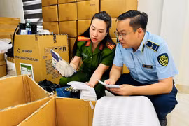 Thêm vụ 100 tấn thực phẩm chức năng, thiết bị y tế giả: Cục An toàn thực phẩm khuyến cáo gì?