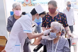 Hà Nội đặt mục tiêu 90% người cao tuổi được khám định kỳ, lập hồ sơ theo dõi sức khỏe