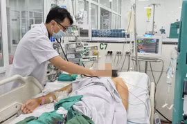 Sốt xuất huyết vào mùa, nhiều người vẫn chủ quan trong điều trị