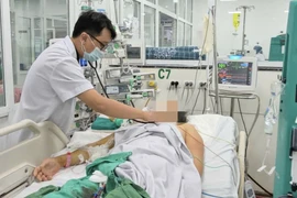 Sốt xuất huyết vào mùa, nhiều người vẫn chủ quan trong điều trị