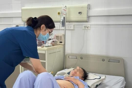 Uống liên tục 100 viên thuốc lạ mỗi ngày trong gần một tháng, nữ bệnh nhân ngộ độc nặng