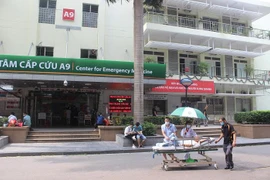 Phía sau những ồn ào ở Bệnh viện Bạch Mai: Người bệnh được lợi gì?